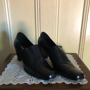 Donald J Pliner Isia Leather Heeled Loafers